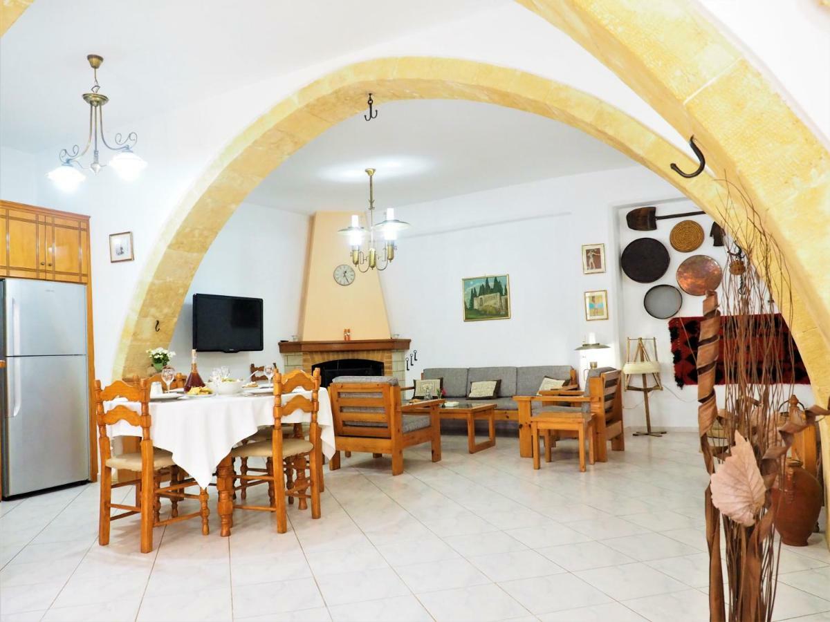 Traditional Cretan Rodhopos